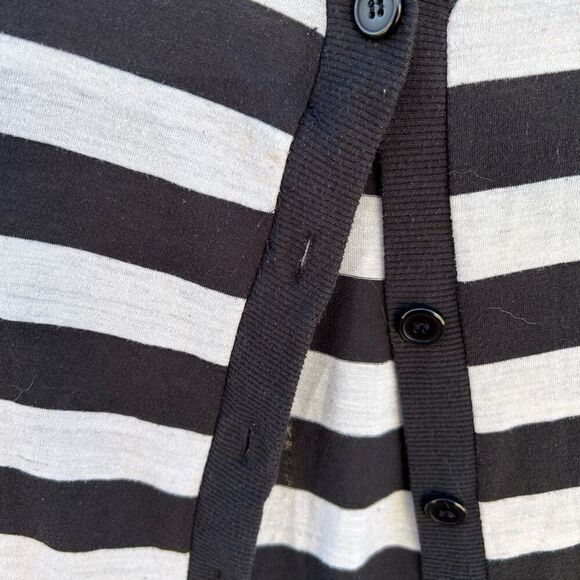 Love Culture cardigan sweater size small - Picture 5 of 9